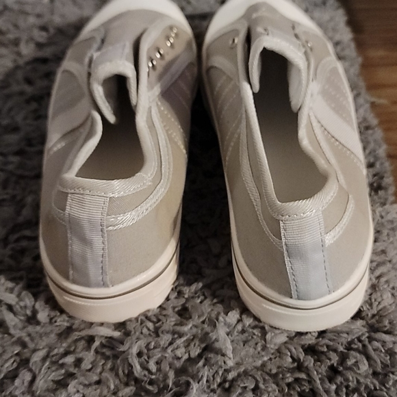 BNWOT - Picture 2 of 3